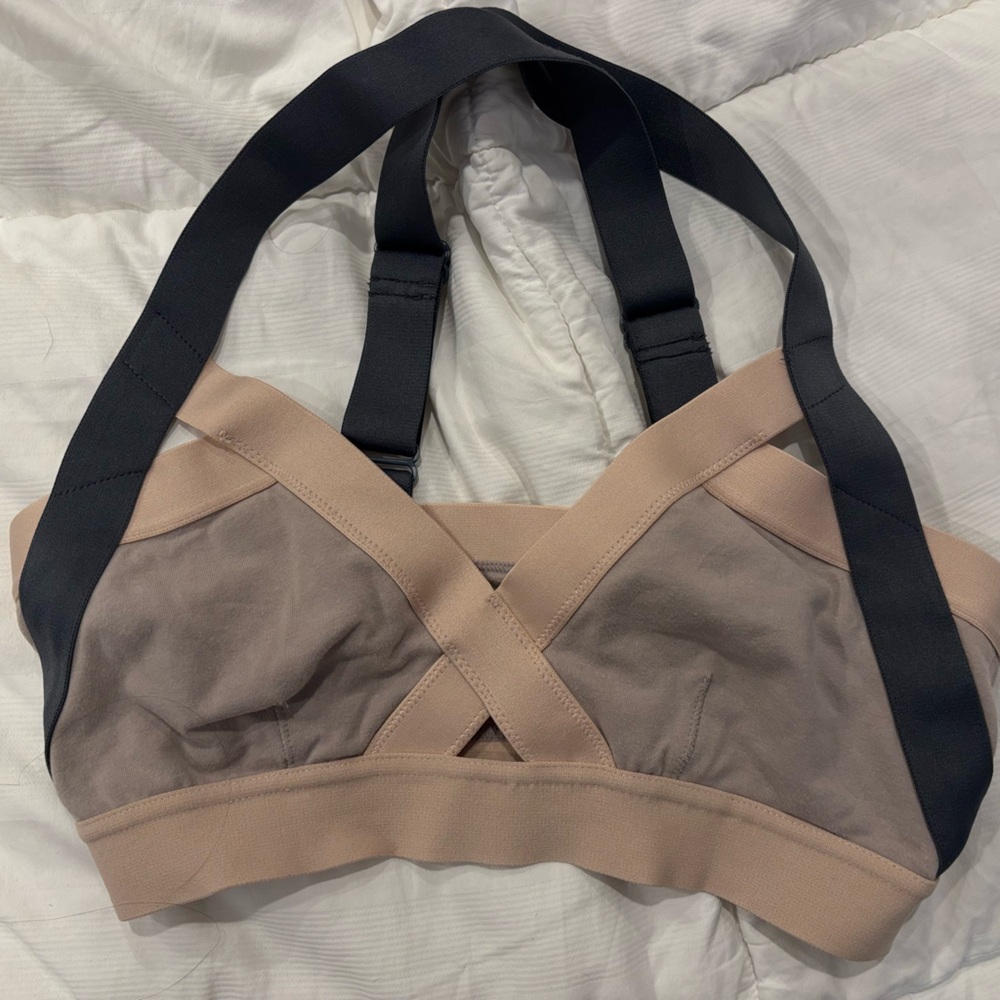 Aritzia Community Bra